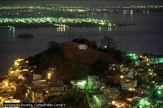 Vista nocturna de Guayaquil